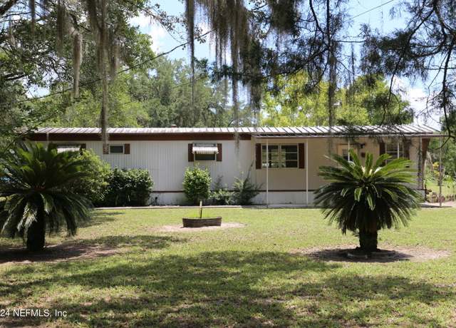 Property at 305 St Johns Ave, Satsuma, FL 32189, 2 beds, 1 bath