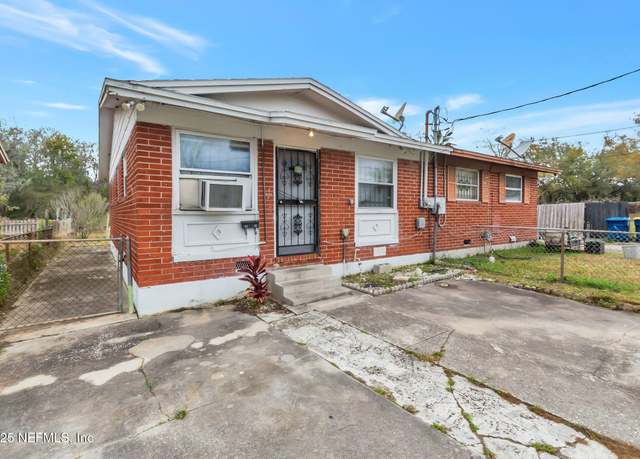 Property at 7216 Ken Knight Dr W, Jacksonville, FL 32209, 2 beds, 1 bath