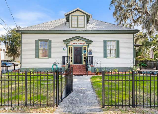 Property at 117 S 3rd St, Palatka, FL 32177, 3 beds, 2 baths