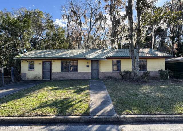 Property at 1915 Bronson St, Palatka, FL 32177, 4 beds, 2 baths