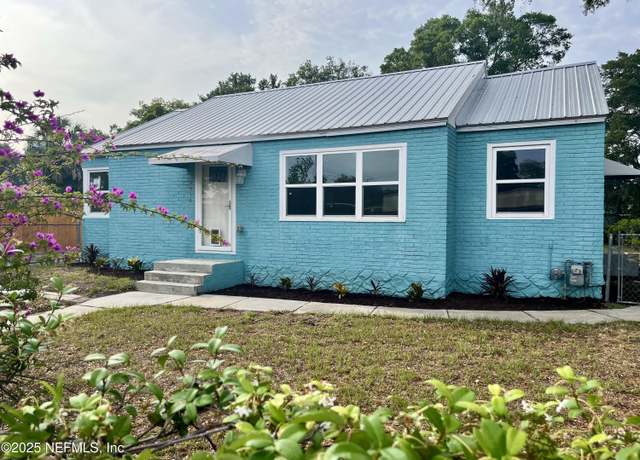 Property at 2414 Crill Ave, Palatka, FL 32177, 3 beds, 1.5 baths