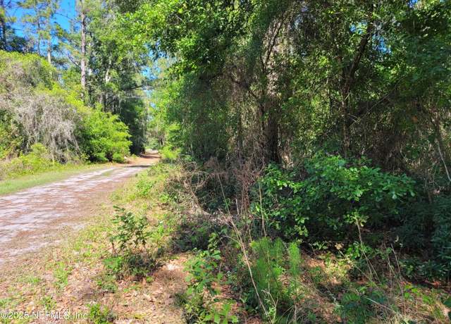 Property at 209 Southern Ave, Crescent City, FL 32112