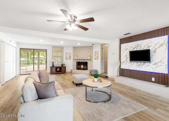 Property at 304 Laurina St, Jacksonville, FL 32216, 3 beds, 3 baths