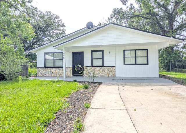 Property at 462 Sally St, Green Cove Springs, FL 32043, 3 beds, 1.5 baths