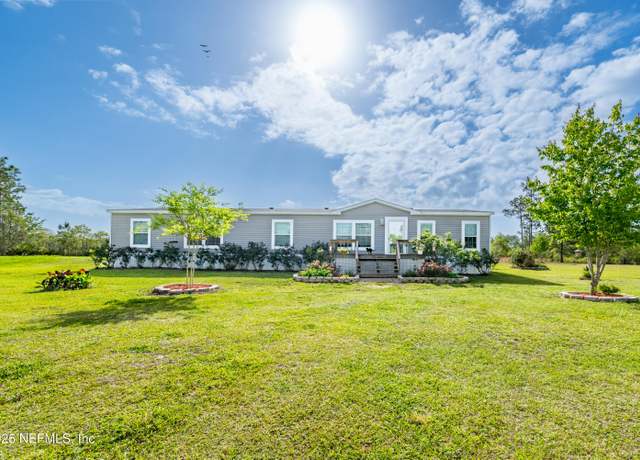 Property at 4901 SE 89th Pl, Hampton, FL 32044, 4 beds, 2 baths