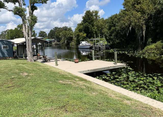 Property at 4 Hockey Dr, Welaka, FL 32193