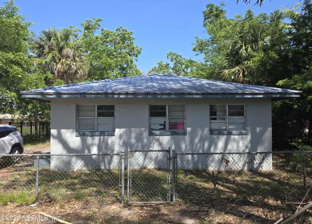 Property at 803 N 17th St, Palatka, FL 32177, 3 beds, 1 bath