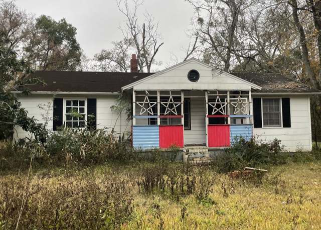Property at 3040 W 18th St, Jacksonville, FL 32254, 4 beds, 2 baths