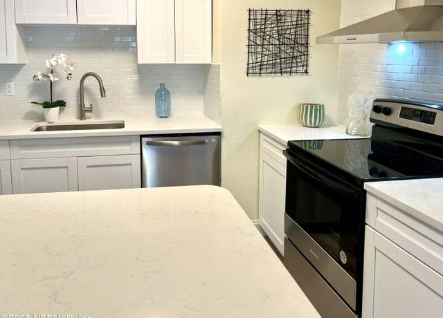 Property at 3443 Inwood Cir W, Jacksonville, FL 32207, 3 beds, 1 bath