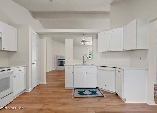 Property at 4533 Wandering Oaks Dr S, Jacksonville, FL 32257, 3 beds, 2 baths
