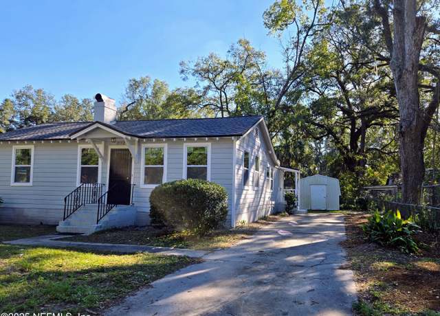 Property at 2112 Sessions Ln, Jacksonville, FL 32207, 3 beds, 2 baths