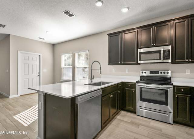 Property at 7385 Palm Hills Dr, Jacksonville, FL 32244, 3 beds, 2.5 baths