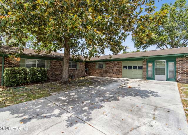 Property at 1073 Grove Park Ln, Orange Park, FL 32073, 5 beds, 3 baths