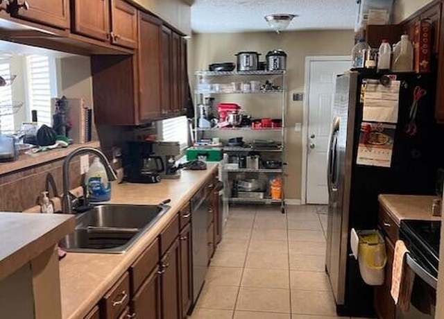 Property at 11748 Wattle Tree Rd N, Jacksonville, FL 32246, 3 beds, 2 baths