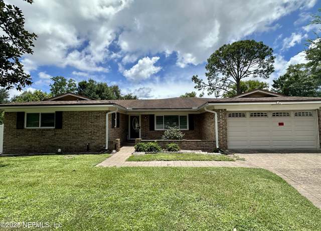 Property at 946 Boxwood Ct, Orange Park, FL 32073, 4 beds, 2 baths