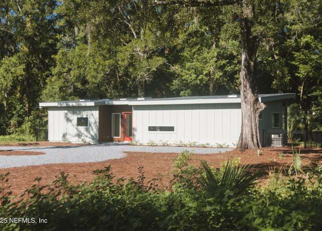 Property at 689 Francis St, St. Augustine, FL 32084, 3 beds, 2.5 baths
