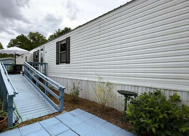Property at 231 Lakeview Ct, Interlachen, FL 32148, 3 beds, 2 baths