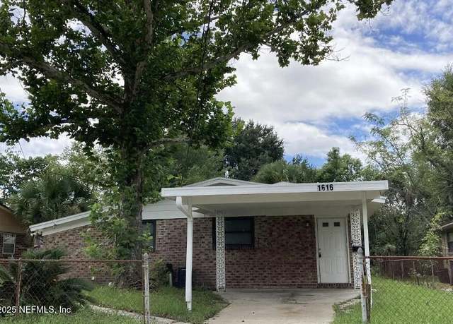 Property at 1616 E 19th St, Jacksonville, FL 32206, 4 beds, 1 bath
