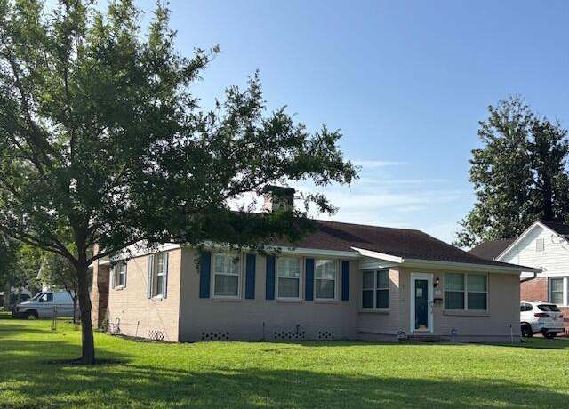 Property at 1105 S Shores Rd, Jacksonville, FL 32207, 2 beds, 2 baths