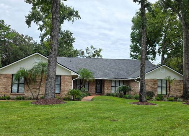 Property at 739 Duart Dr, Orange Park, FL 32073, 4 beds, 2.5 baths