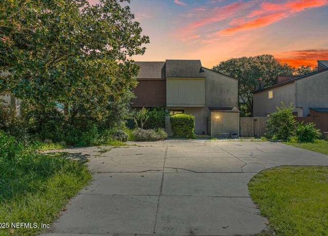 Property at 1741 Seminole Rd, Atlantic Beach, FL 32233, 3 beds, 2.5 baths