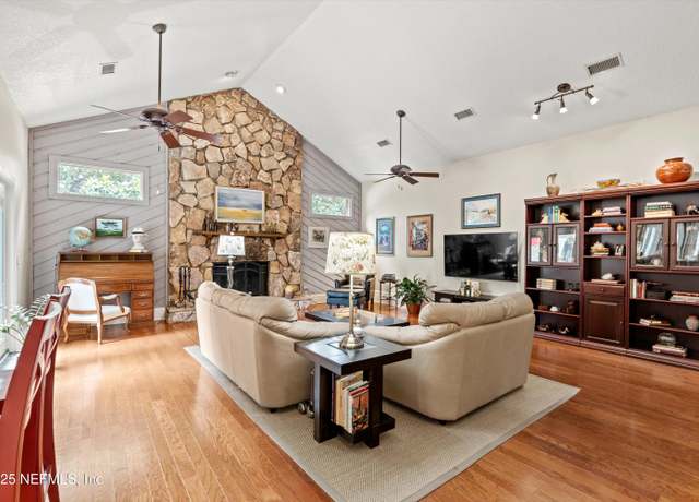 Property at 4654 Ortega Farms Cir, Jacksonville, FL 32210, 3 beds, 2 baths