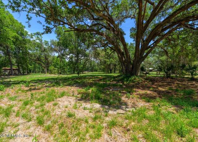 Property at 407 Walker Dr, Interlachen, FL 32148
