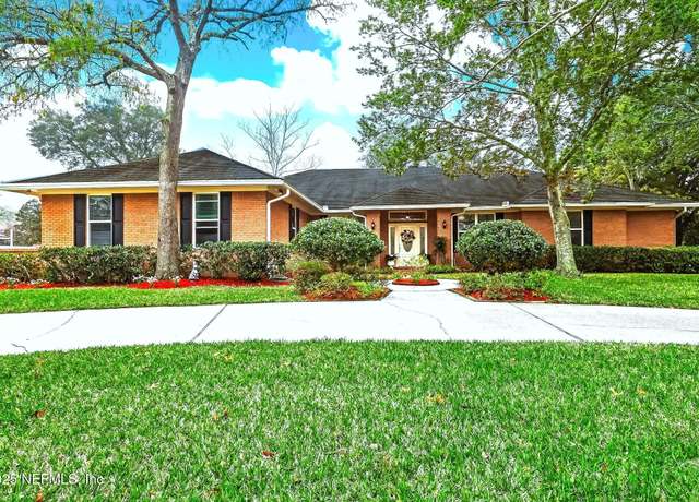 Property at 8126 Sabal Oak Ln, Jacksonville, FL 32256, 4 beds, 3 baths