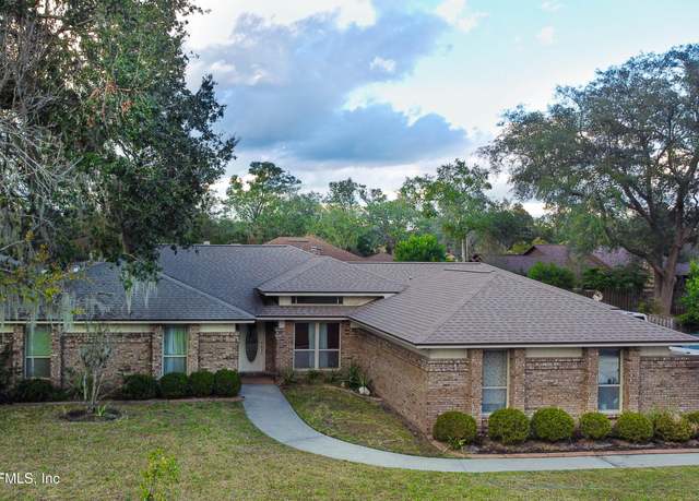 Property at 282 Devonshire Ln, Orange Park, FL 32073, 3 beds, 2.5 baths