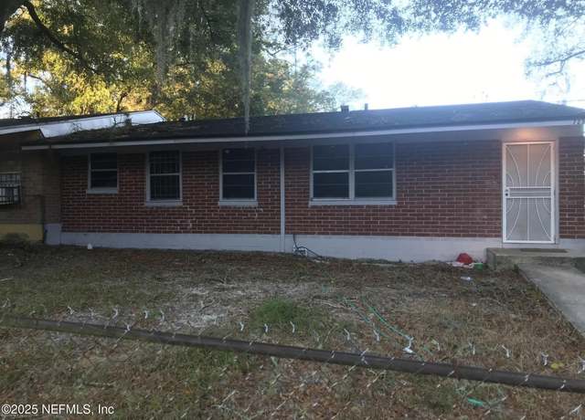 Property at 7232 Rutledge Pearson Dr, Jacksonville, FL 32209, 3 beds, 2 baths