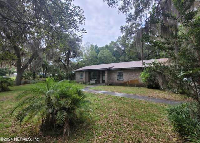 Property at 901 Palmetto St, Welaka, FL 32193, 3 beds, 2 baths