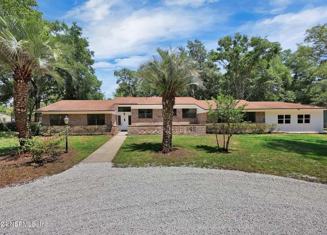 Property at 832 Lake Asbury Dr, Green Cove Springs, FL 32043, 3 beds, 2.5 baths