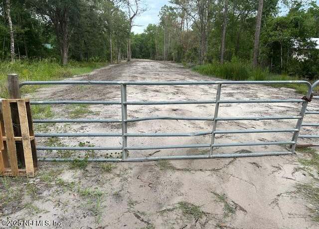 Property at 182 Pioneer Trl, Palatka, FL 32043