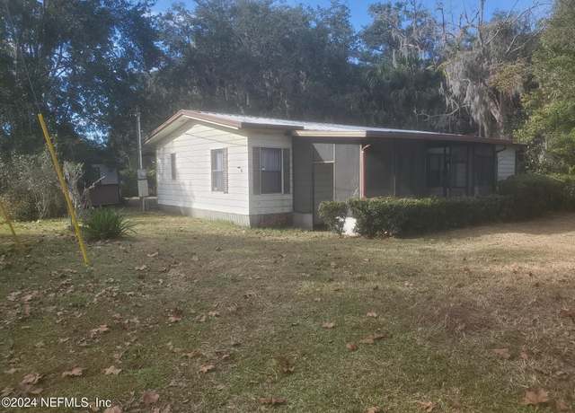 Property at 115 Lake Dr, Crescent City, FL 32112, 3 beds, 2 baths