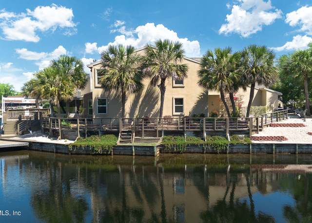 Property at 84 Fox Valley Dr, Orange Park, FL 32073, 3 beds, 2.5 baths