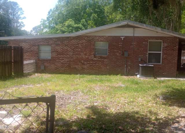 Property at 565 Starratt Rd, Jacksonville, FL 32218, 4 beds, 3.5 baths