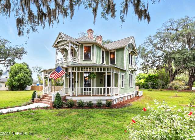 Property at 700 Walnut St, Green Cove Springs, FL 32043, 4 beds, 3 baths