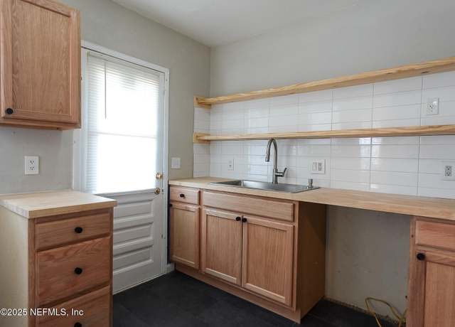 Property at 3763 Valley Rd, Jacksonville, FL 32207, 3 beds, 1 bath