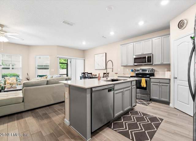 Property at 1686 Pottsburg Point Dr, Jacksonville, FL 32207, 3 beds, 2.5 baths