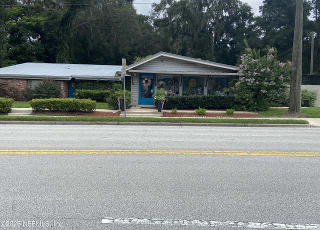 Property at 111 N Palm Ave, Palatka, FL 32177, 3 beds, 2 baths