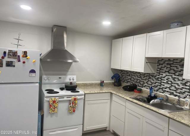 Property at 2552 Spirea St, Jacksonville, FL 32209, 3 beds, 2 baths