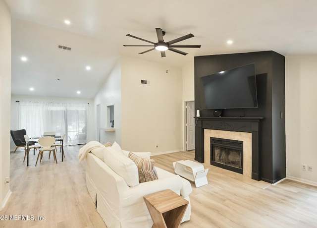 Property at 1104 Wood Hill Pl #1104, Jacksonville, FL 32256, 3 beds, 2 baths