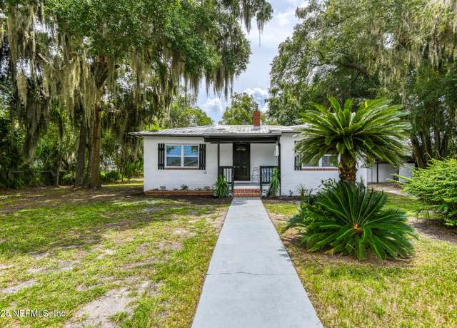 Property at 2405 President St, Palatka, FL 32177, 3 beds, 2 baths