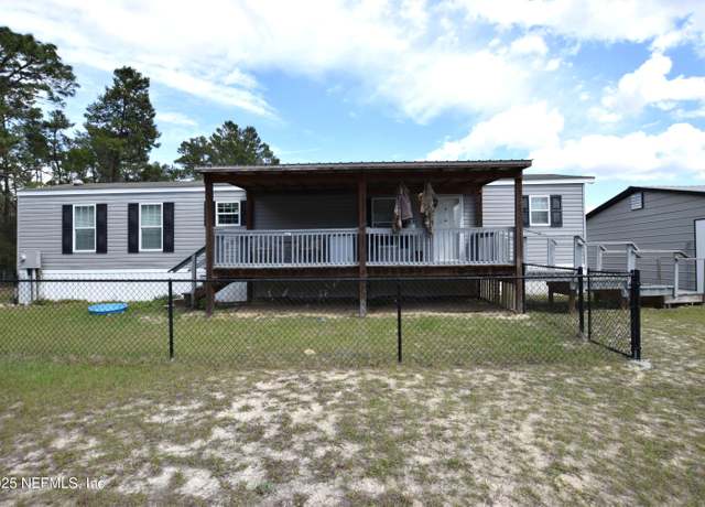Property at 305 Beecher Springs Rd, Crescent City, FL 32112, 2 beds, 3 baths