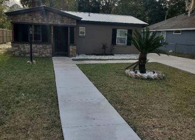 Property at 139 Webb St, St Augustine, FL 32084, 2 beds, 1 bath