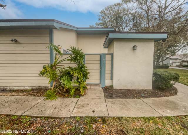Property at 102 Courageous Ct N #102, Jacksonville, FL 32233, 2 beds, 2 baths