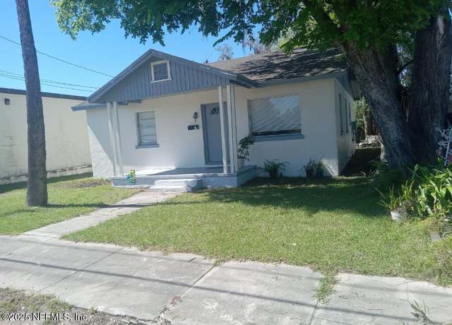 Property at 118 N 10th St, Palatka, FL 32177, 3 beds, 1 bath