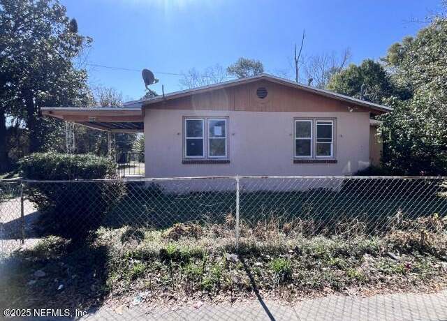 Property at 2318 W 45th St, Jacksonville, FL 32209, 3 beds, 1 bath