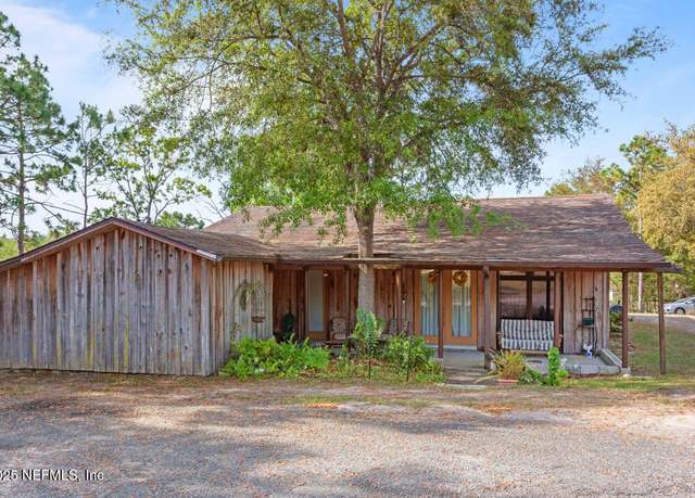 Property at 335 S Carolina St, Hawthorne, FL 32640, 2 beds, 2.5 baths