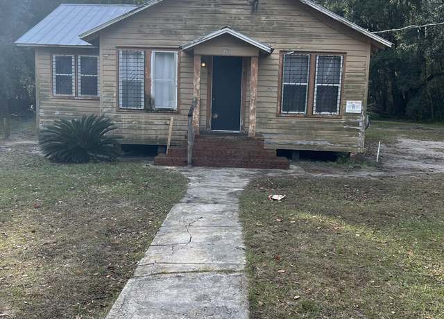 Property at 907 Huntington Rd, Crescent City, FL 32112, 3 beds, 2 baths